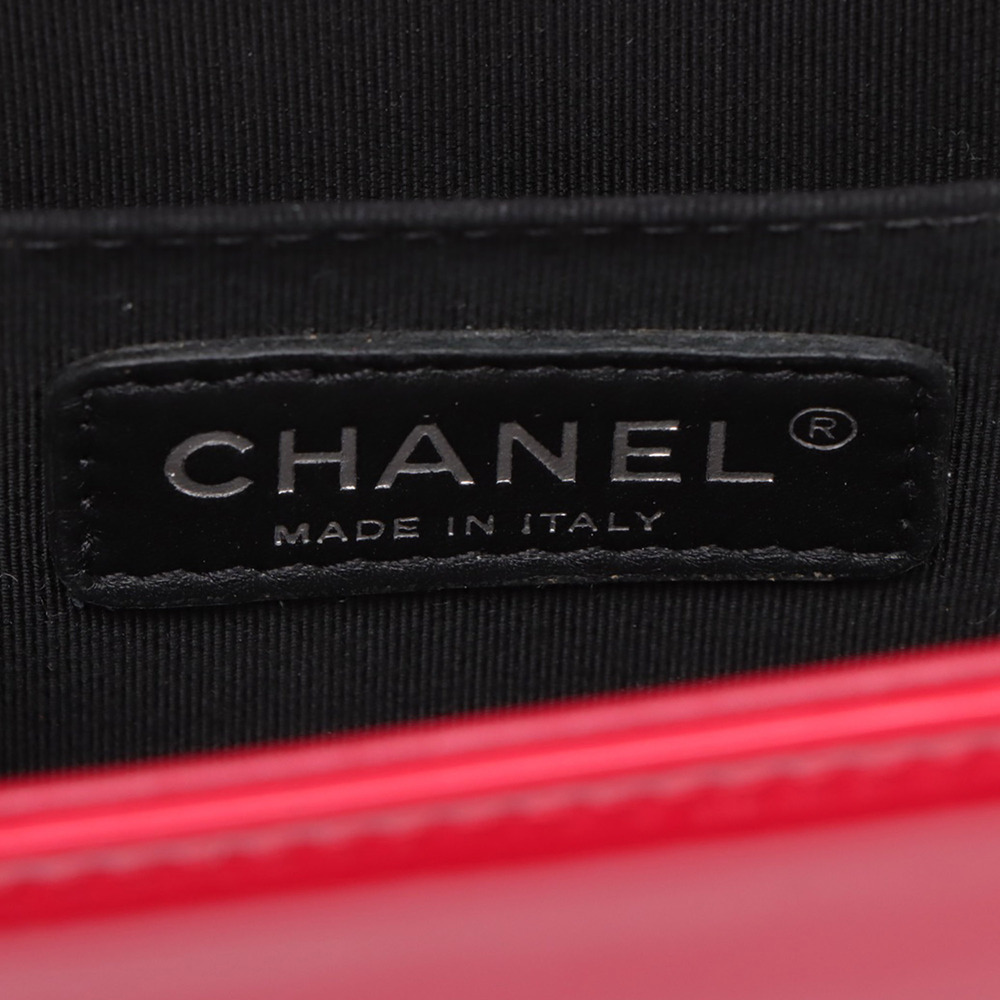 Pre-Loved Chanel Old Medium Quilted Patent Acrylic Boy Flap - Picture 5 of 10